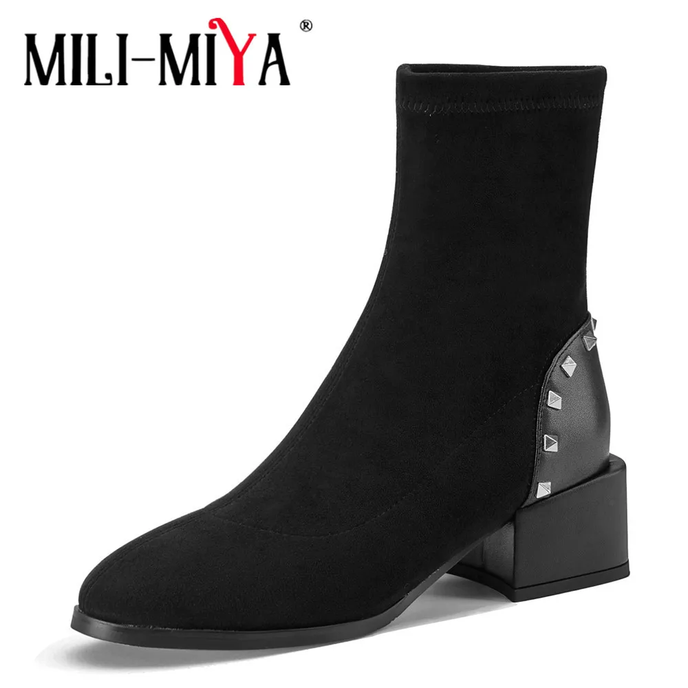 MILI-MIYA прекрасный из искусственной замши с заклепками, инкрустированные круглый носок, без шнуровки, женские полусапожки на шнурках; Модные черные сапоги На высоких толстых каблуках с узким носком размера плюс
MILI-MIYA прекрасный из искусственной замши с заклепками, инкрустированные круглый носок, без шнуровки, женские полусапожки на шнурках; Модные черные сапоги На высоких толстых каблуках с узким носком размера плюс