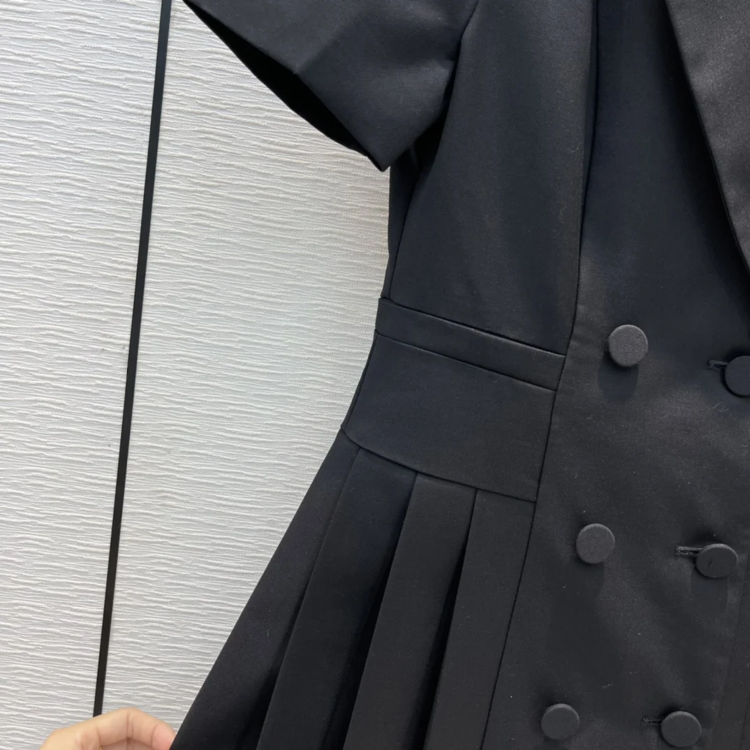 High-end Brand Black Dresses for Women Summer New Double Breasted Pleated Hem Party Dresses Handsome Notched Slim Solid Dresses
High-end Brand Black Dresses for Women Summer New Double Breasted Pleated Hem Party Dresses Handsome Notched Slim Solid Dresses