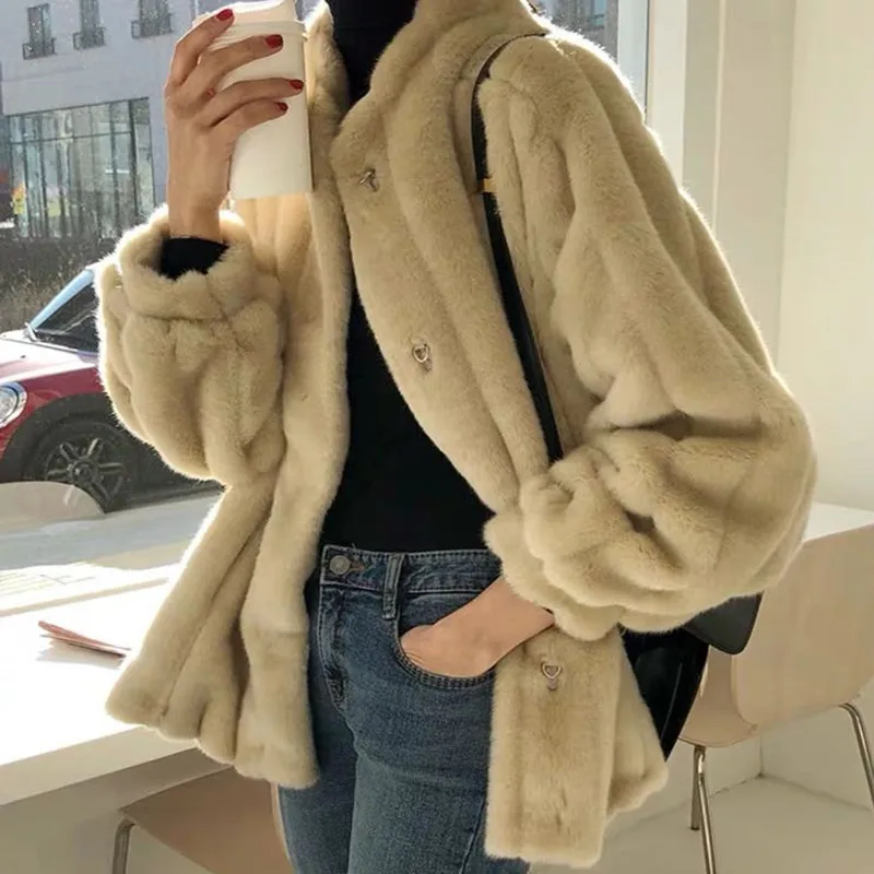 2019 New Autumn Winter Fashion Warm Thick Faux Fur Coat Women Loose faux fur jacket Spliced Fur Striped Stand Collar Coats Mw829
2019 New Autumn Winter Fashion Warm Thick Faux Fur Coat Women Loose faux fur jacket Spliced Fur Striped Stand Collar Coats Mw829