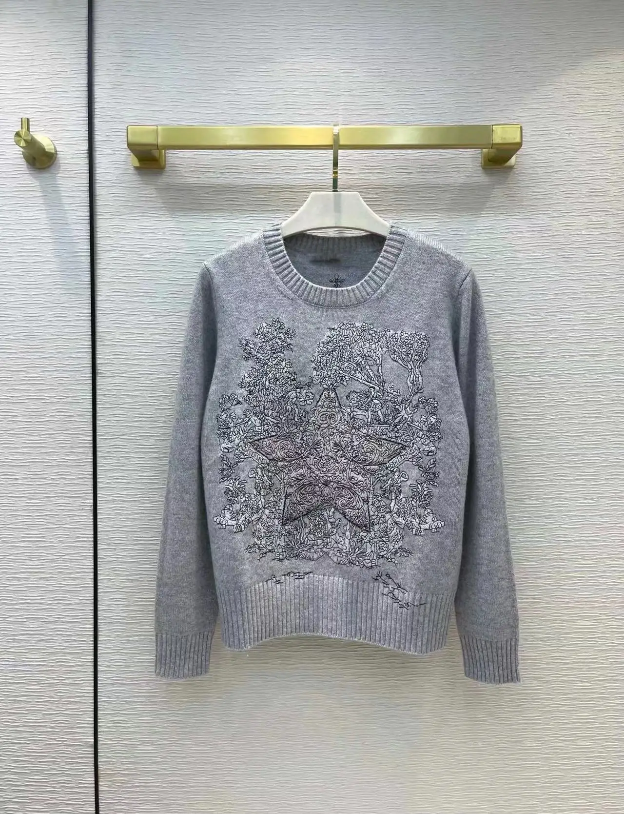 Fyion High Quality Runway Design Sweater Women 2022 Spring Knitted Cashmere Femme Embroidery Pullover Sweater
Fyion High Quality Runway Design Sweater Women 2022 Spring Knitted Cashmere Femme Embroidery Pullover Sweater