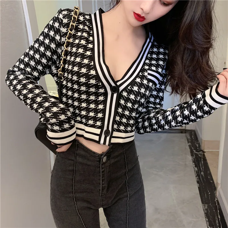 fashion brand spring autumn v-neck Women's Clothing long sleeve knitted Coats Houndstooth Jackets crop tops slim streetwear
fashion brand spring autumn v-neck Women's Clothing long sleeve knitted Coats Houndstooth Jackets crop tops slim streetwear