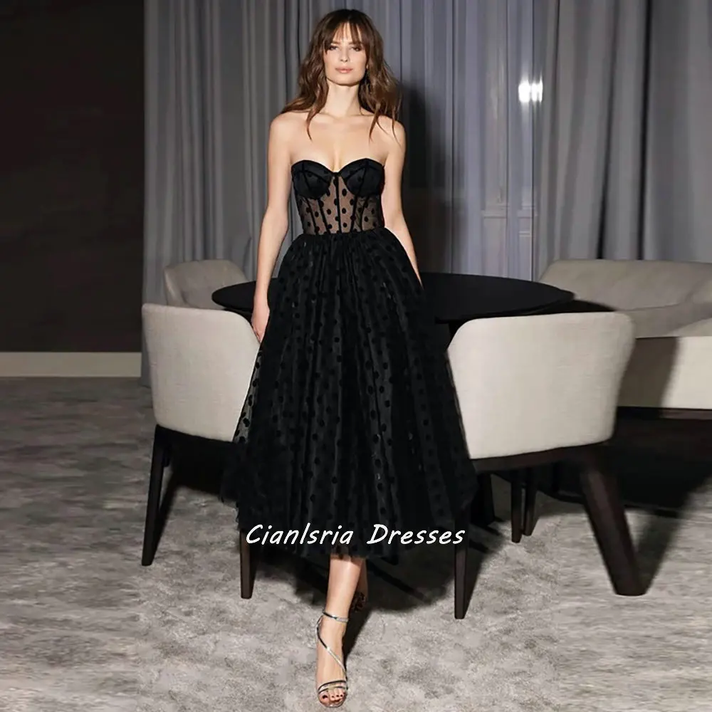 Black Sweetheart Sleeveless Tea-Length Homecoming Dresses Illusion Backless Dots Tulle Short Cocktail Graduation Dress
Black Sweetheart Sleeveless Tea-Length Homecoming Dresses Illusion Backless Dots Tulle Short Cocktail Graduation Dress