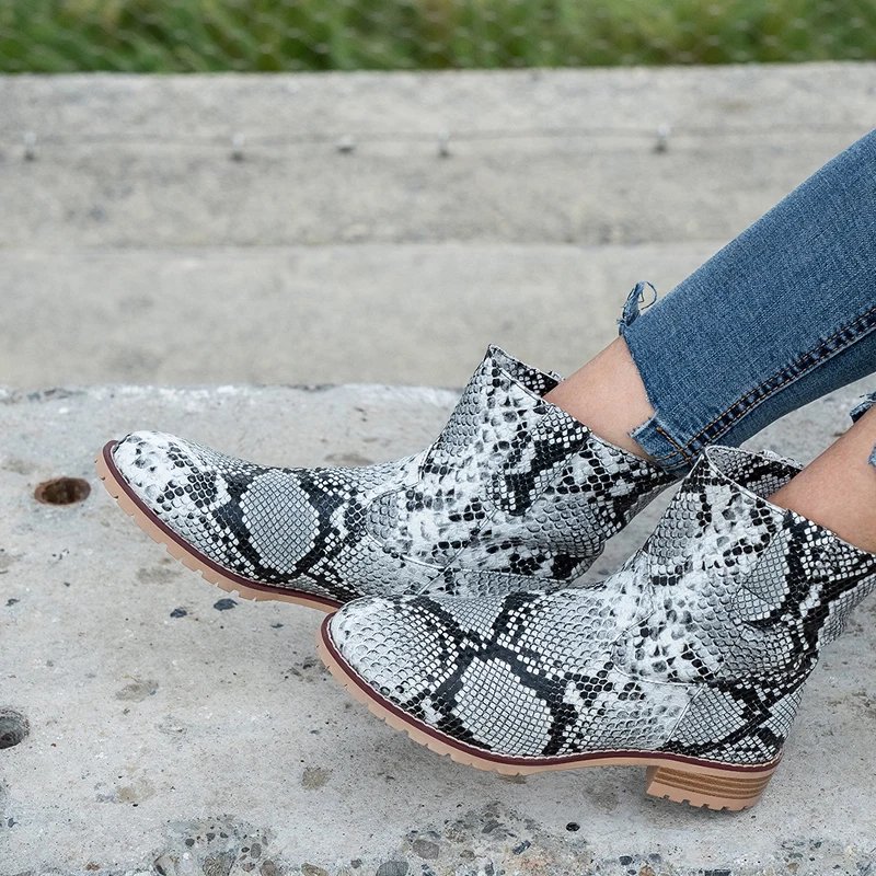 WETKISS Colorful Snake Skin Pu Boots Women Thick Heels Wood Ankle Boot Female Round Toe Shoes Ladies Sexy Shoes Winter 33-46
WETKISS Colorful Snake Skin Pu Boots Women Thick Heels Wood Ankle Boot Female Round Toe Shoes Ladies Sexy Shoes Winter 33-46