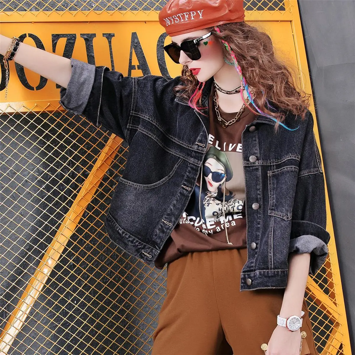 Denim Coat Embroidered Women 's Short Jacket 2021 New Elegant Top Fashionable Jacket Trendy
Denim Coat Embroidered Women 's Short Jacket 2021 New Elegant Top Fashionable Jacket Trendy