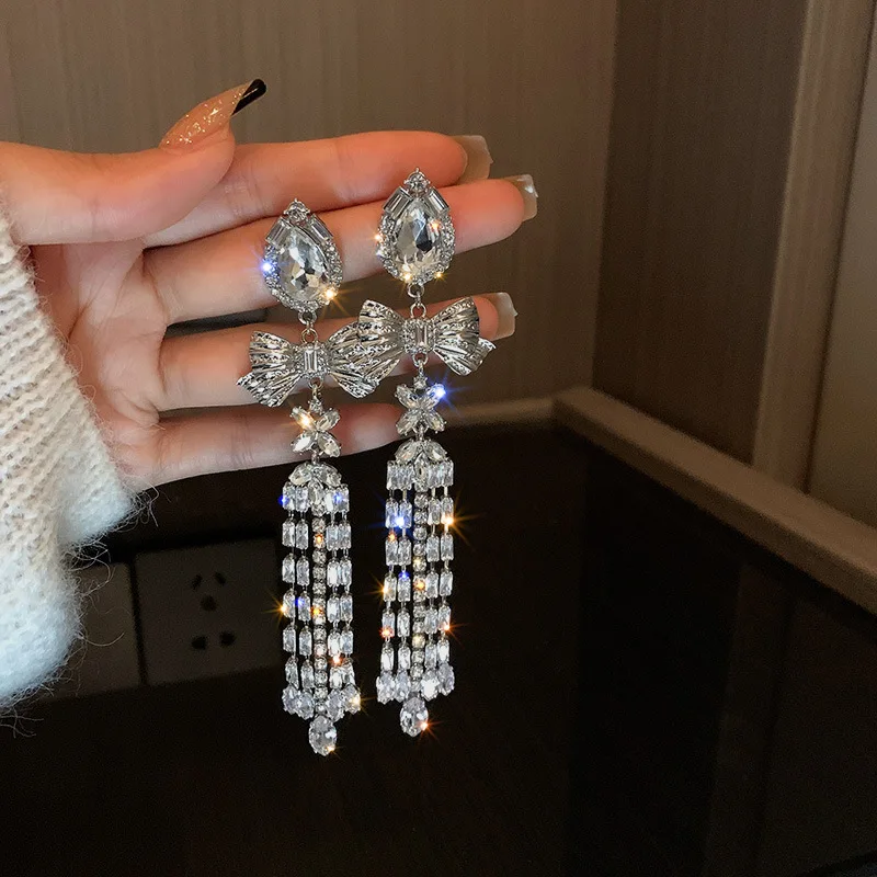 925 Silver Needle European And American Exaggerated Retro Net Red Diamond Inlaid Bow Tassel Long Water Drop Earrings Female
925 Silver Needle European And American Exaggerated Retro Net Red Diamond Inlaid Bow Tassel Long Water Drop Earrings Female