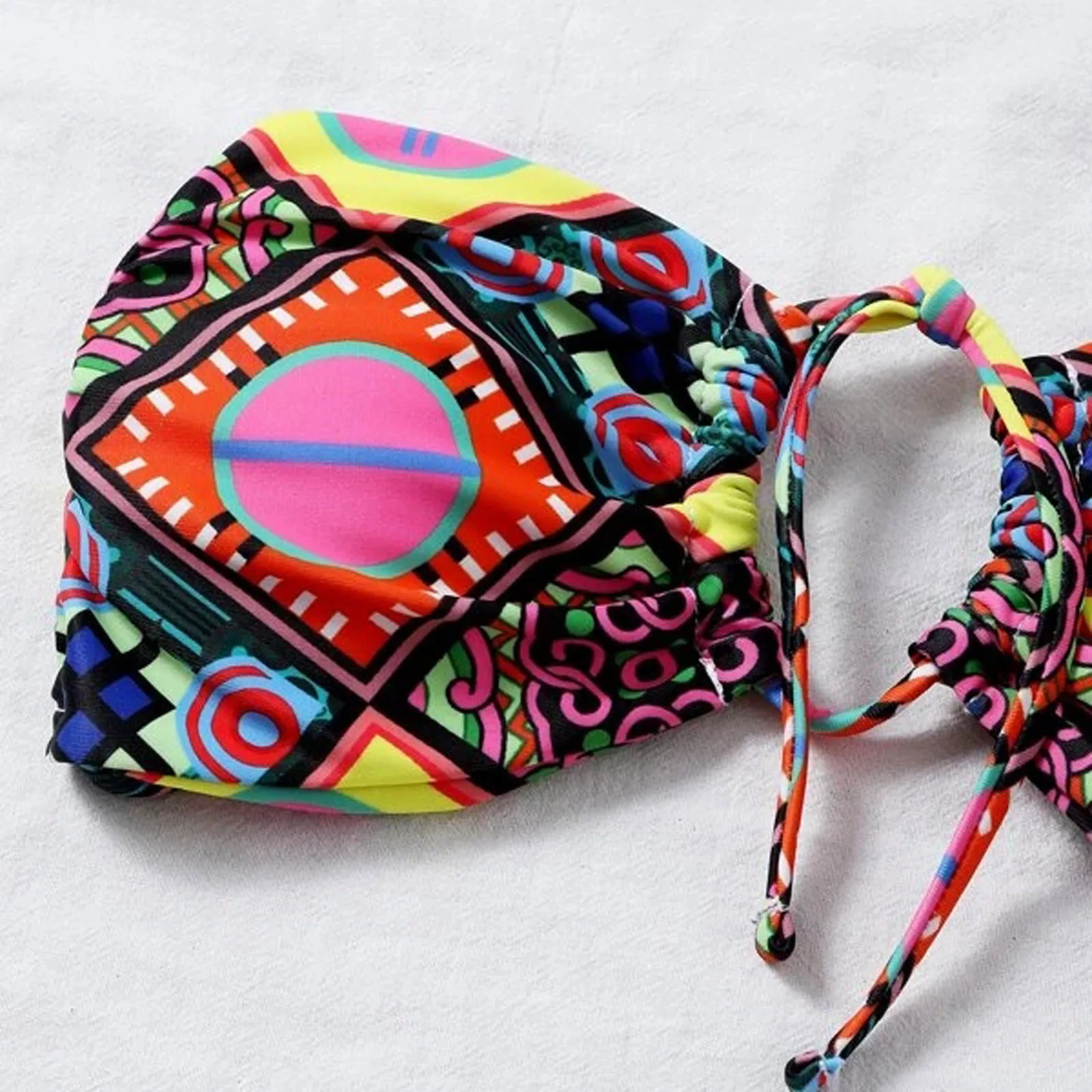Sexy Swimwear 2021 Women Bohemian Style Geometric Print Bandeau Tie Side Swimsuit BIkini Beachwear Padded Push-up Bikini Set
Sexy Swimwear 2021 Women Bohemian Style Geometric Print Bandeau Tie Side Swimsuit BIkini Beachwear Padded Push-up Bikini Set