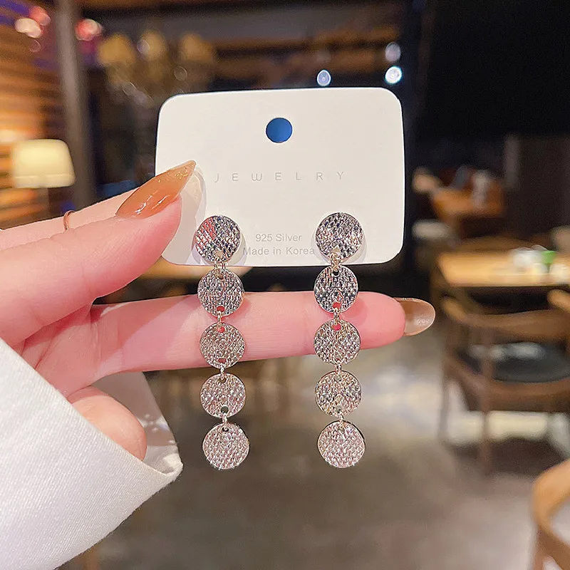 Minimalism trend round long pendant earrings for women 2021 fashion geometric Earrings long earrings luxurious Tassel Earrings
Minimalism trend round long pendant earrings for women 2021 fashion geometric Earrings long earrings luxurious Tassel Earrings