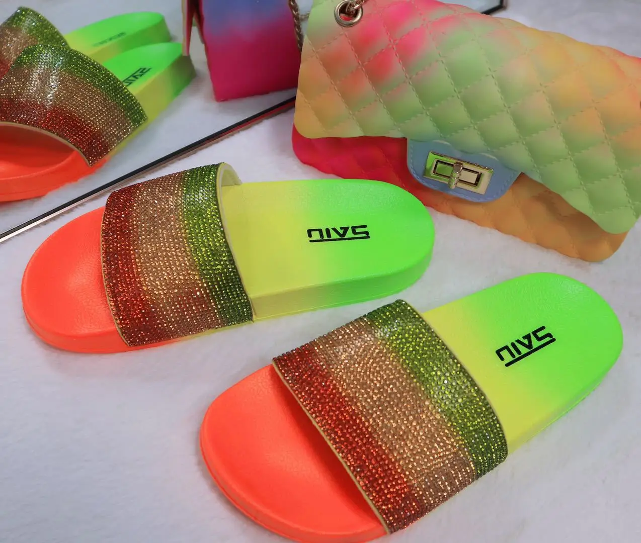 Shoes for Women Sandals Outdoor Non-slip Rainbow Rhinestone Women's Slippers Beach Sandals
Shoes for Women Sandals Outdoor Non-slip Rainbow Rhinestone Women's Slippers Beach Sandals