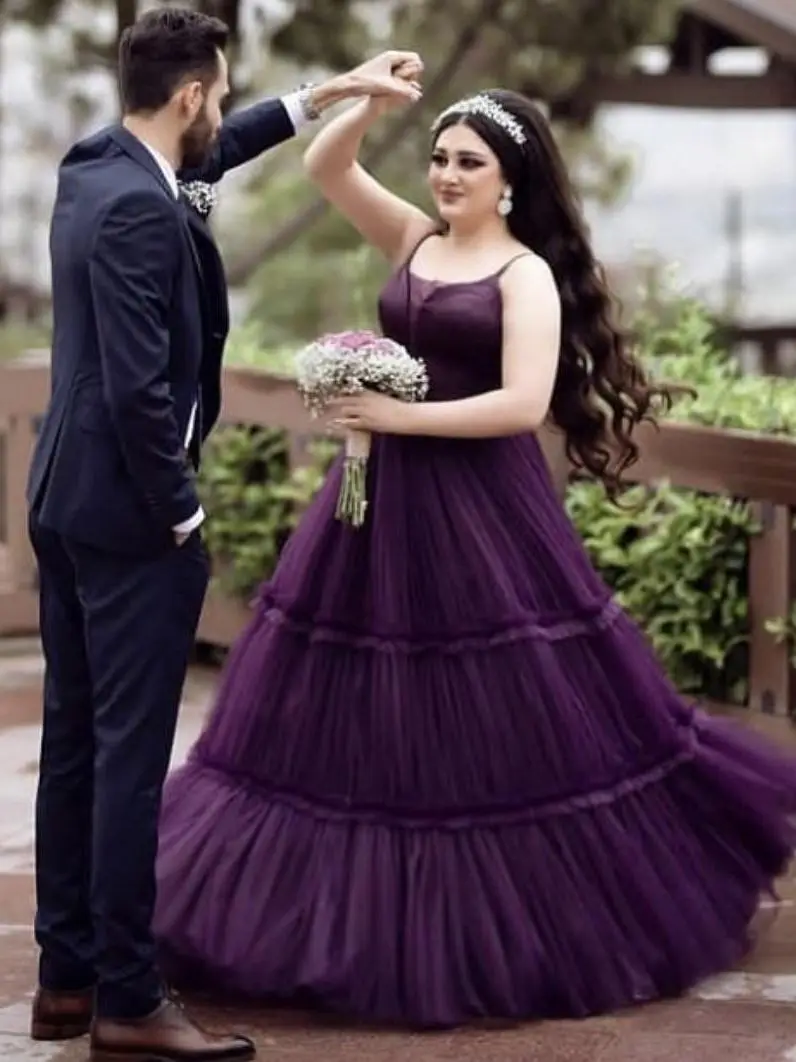 Puffy A Line Purple Formal Evening Dress Spaghetti Straps Long Tulle Prom Party Gowns Engagement robe de soirée de mariage
Puffy A Line Purple Formal Evening Dress Spaghetti Straps Long Tulle Prom Party Gowns Engagement robe de soirée de mariage