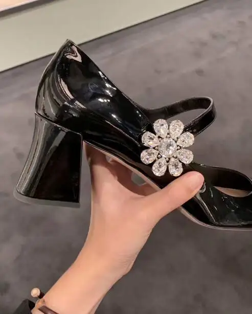 BONJEAN Fashion Mary Jane Shoes Black Patent Leather Ankle Strap Thick Heels Woman pumps Crystal Flower Embellished Party Heels
BONJEAN Fashion Mary Jane Shoes Black Patent Leather Ankle Strap Thick Heels Woman pumps Crystal Flower Embellished Party Heels