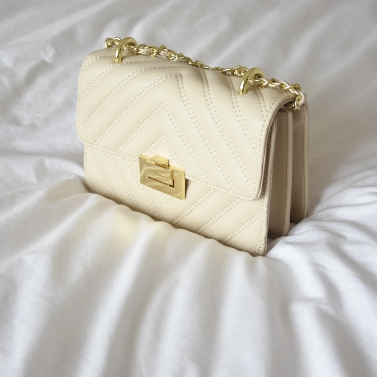 Lady bags Rhombus Bags Classic black Chain Bag white shoulder bag Single-shoulder Crossbody bags
Lady bags Rhombus Bags Classic black Chain Bag white shoulder bag Single-shoulder Crossbody bags