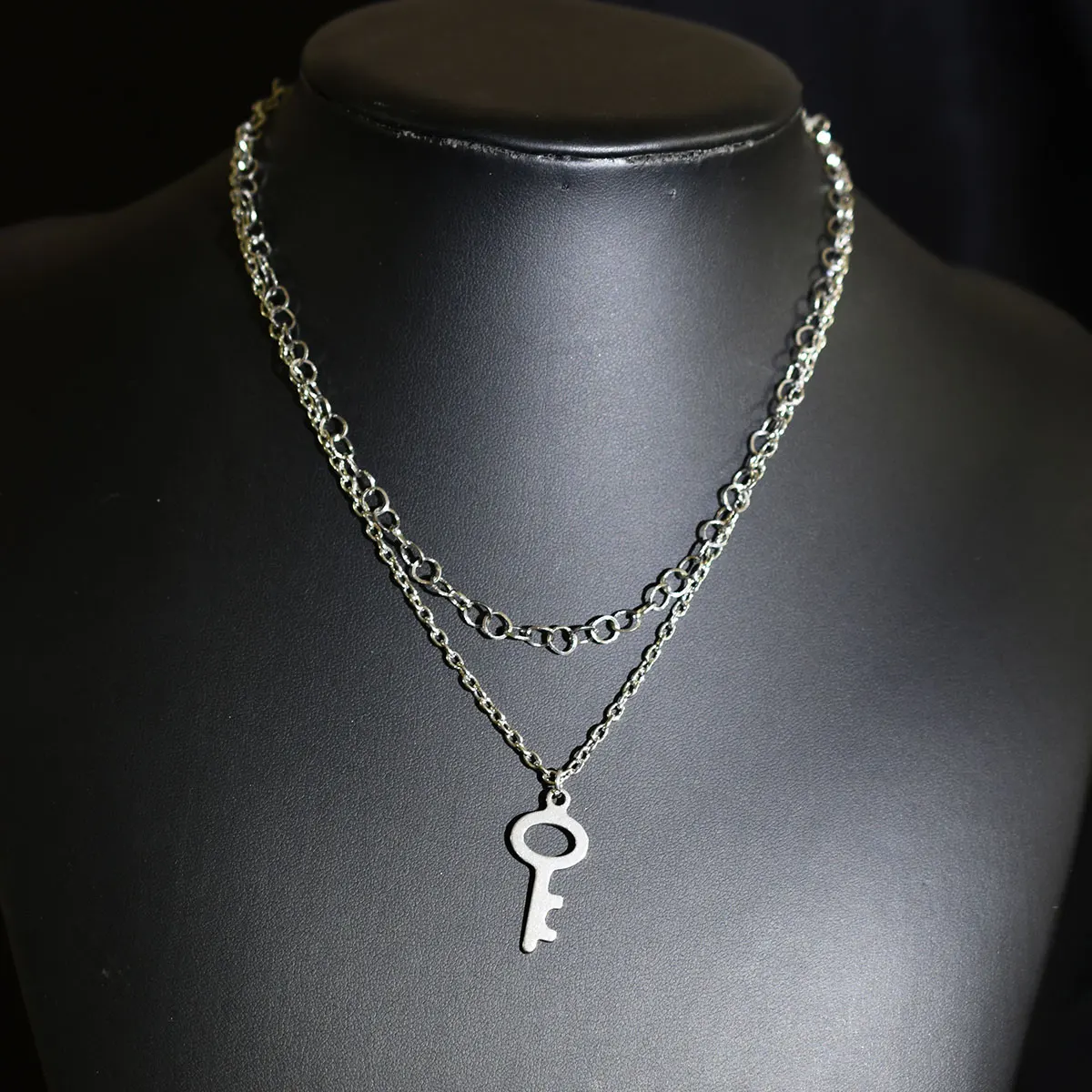High Quality Classic Round Key Pendant Necklace Heart Key Pendant Necklace Women's Fashion Jewelry Women Jewelry Collar Gift EFN
High Quality Classic Round Key Pendant Necklace Heart Key Pendant Necklace Women's Fashion Jewelry Women Jewelry Collar Gift EFN