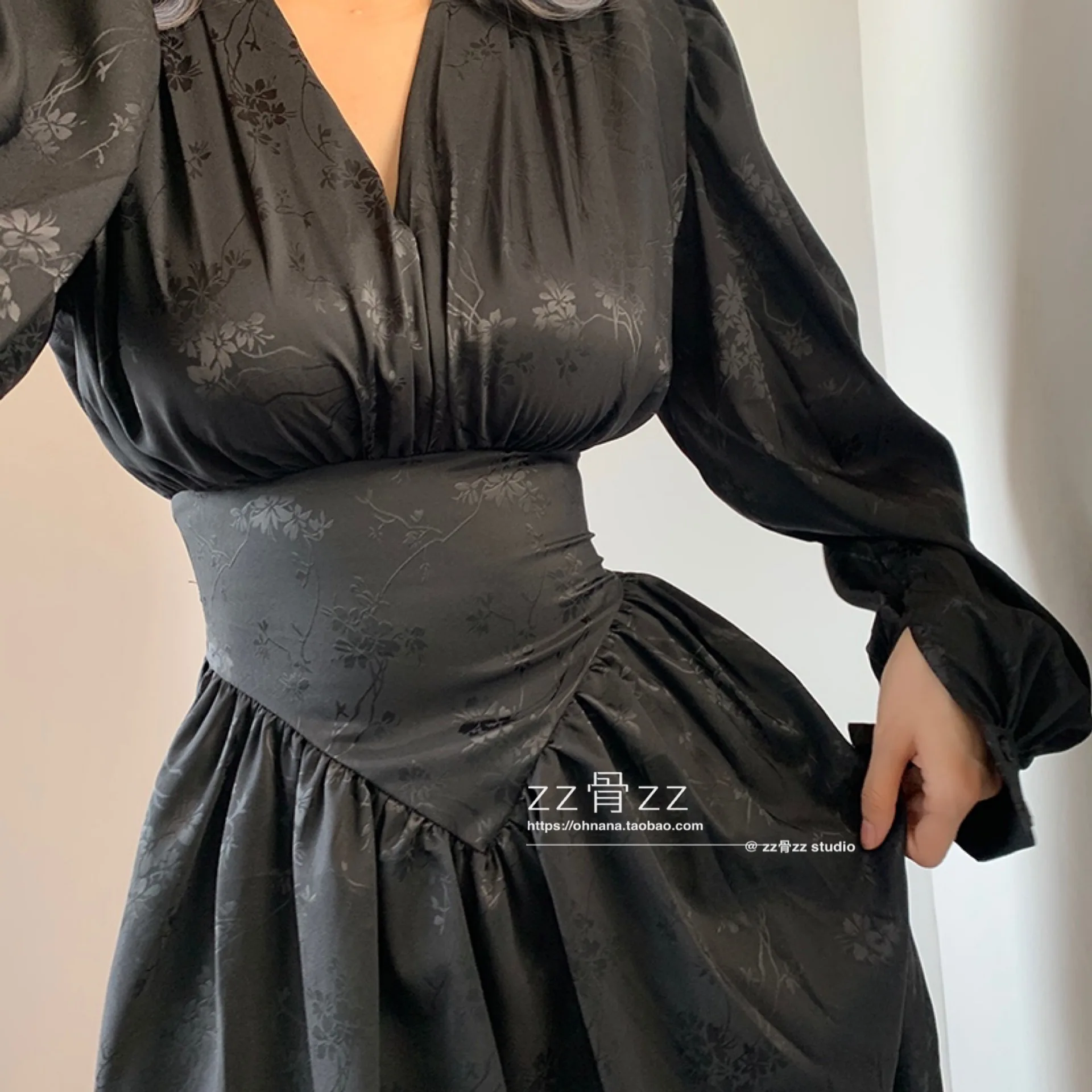 WOMENGAGA Autumn Women's Wear New Style Lantern Long-sleeved V-neck Jacquard Ruffled Waist Slim Dress Sexy High Dresses QA45
WOMENGAGA Autumn Women's Wear New Style Lantern Long-sleeved V-neck Jacquard Ruffled Waist Slim Dress Sexy High Dresses QA45