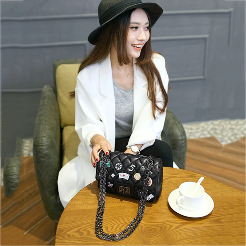 New Ladies Messenger Shoulder Bag Fashion Badge PU Diamond Chain Bags Mini Wallet Bags for Women Purses Handbags Designer Pack
New Ladies Messenger Shoulder Bag Fashion Badge PU Diamond Chain Bags Mini Wallet Bags for Women Purses Handbags Designer Pack