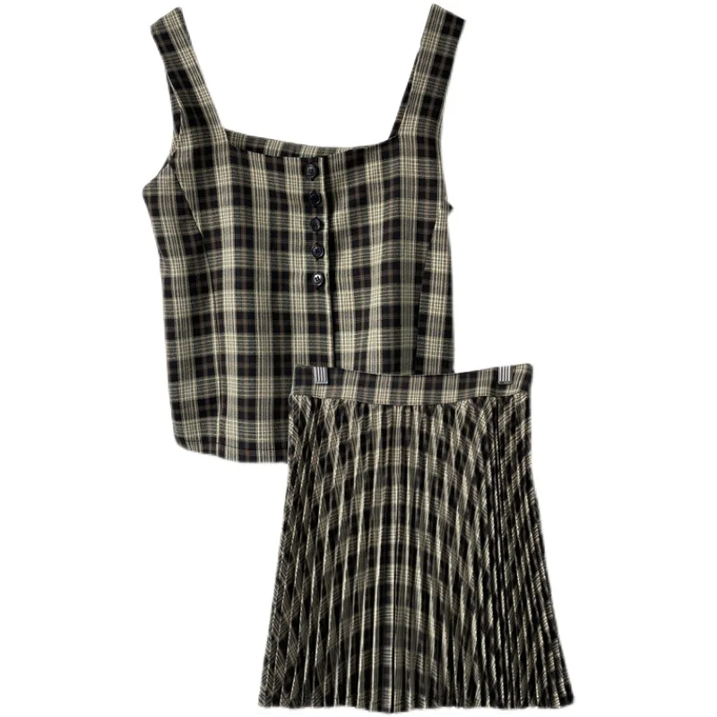 Korean Ins a Little Retro Plaid Multi-Grain Buckle Wide Shoulder Strap Spaghetti-Strap Camisole Top + Pleated Skirt Outfit
Korean Ins a Little Retro Plaid Multi-Grain Buckle Wide Shoulder Strap Spaghetti-Strap Camisole Top + Pleated Skirt Outfit