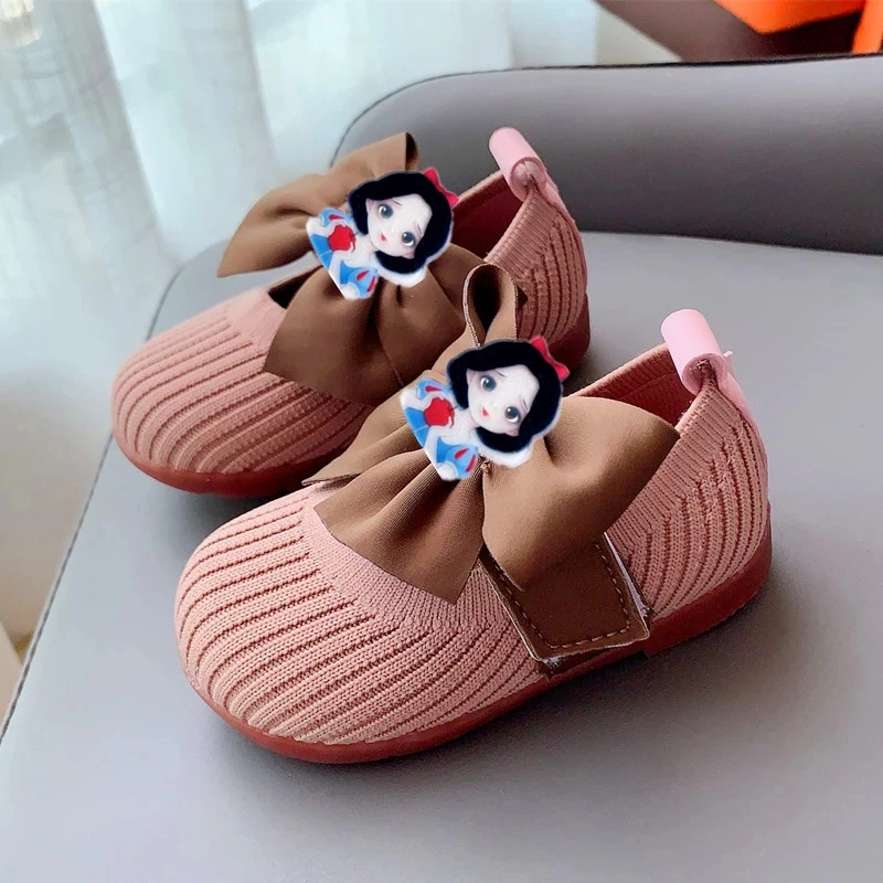 Disney Minnie casual shoes 2021 girls leather shoes new bow square mouth little princess baby soft bottom toddler shoes 
Disney Minnie casual shoes 2021 girls leather shoes new bow square mouth little princess baby soft bottom toddler shoes
