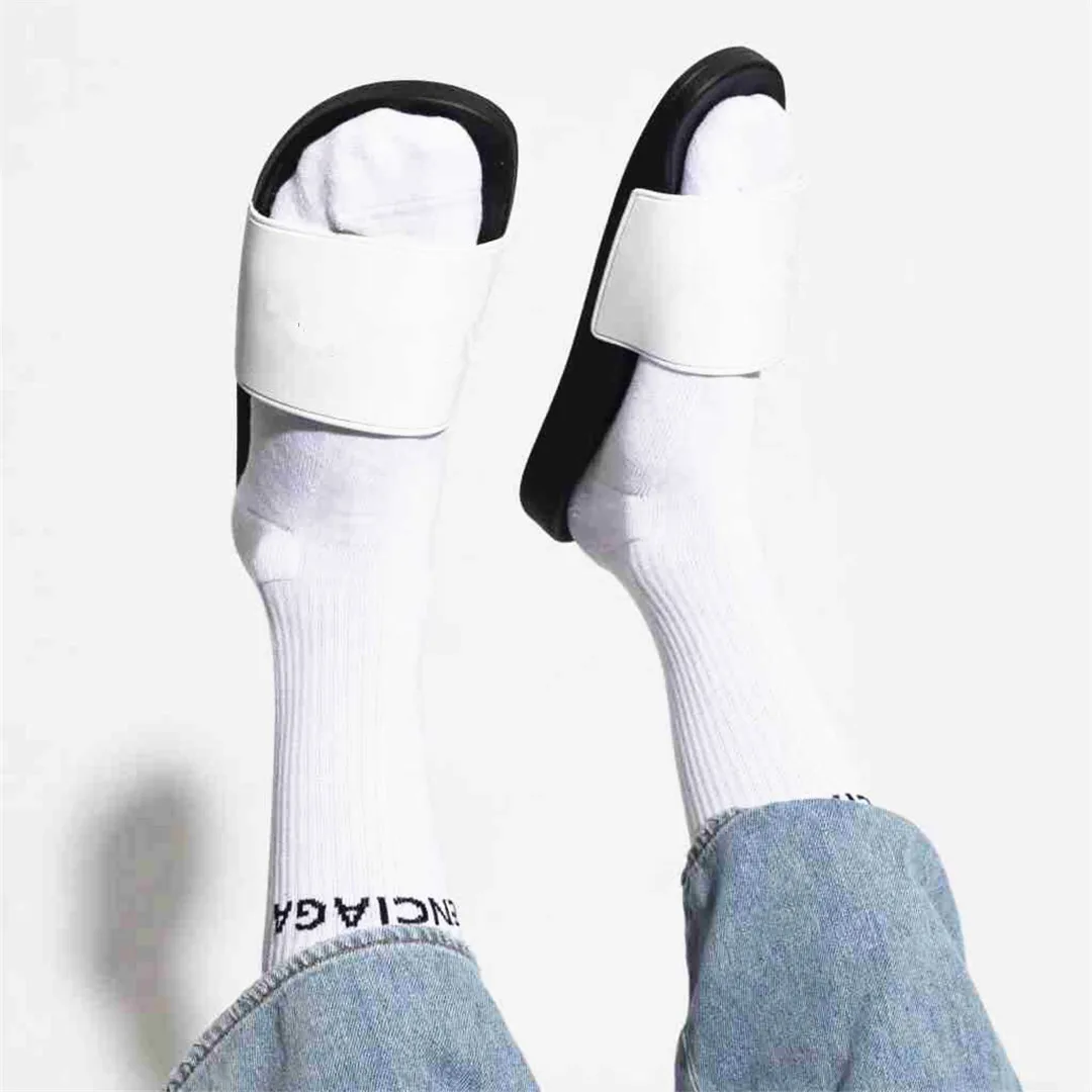 Letters Indoor Outdoor Couples Non-Slip Flip-Flops Waterproof Men Women Fashion Summer Slippers Simple Black White Beach Shoes
Letters Indoor Outdoor Couples Non-Slip Flip-Flops Waterproof Men Women Fashion Summer Slippers Simple Black White Beach Shoes