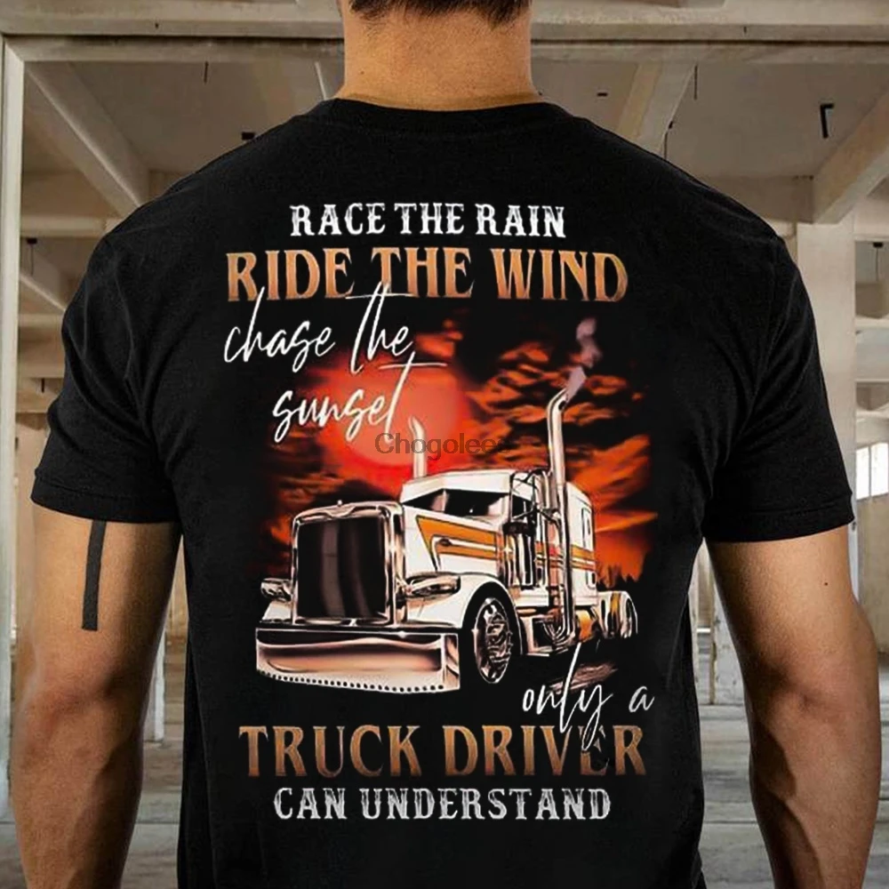 Рубашка с надписью Race The Rain Ride Wind и закатом |
