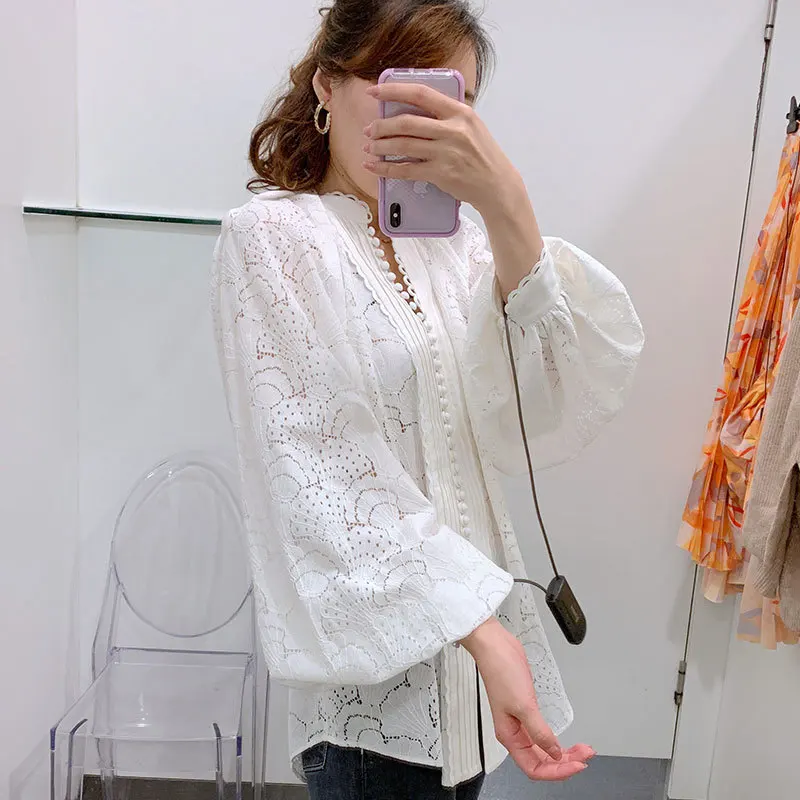 White Hollow Out Women's Blouse Tops Embroidery V-Neck Long Lantern Sleeve Blouse with Buttons
White Hollow Out Women's Blouse Tops Embroidery V-Neck Long Lantern Sleeve Blouse with Buttons