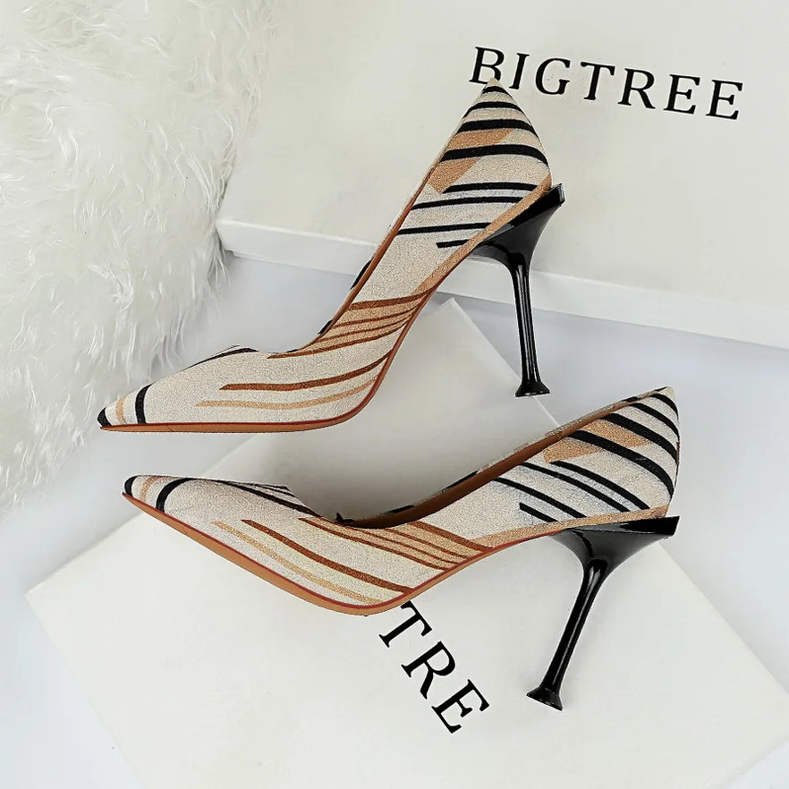 Women's high-heeled shoes with matching color cloth ultra-high heels shallow cusp are fashionable Fine with single shoes women
Women's high-heeled shoes with matching color cloth ultra-high heels shallow cusp are fashionable Fine with single shoes women
