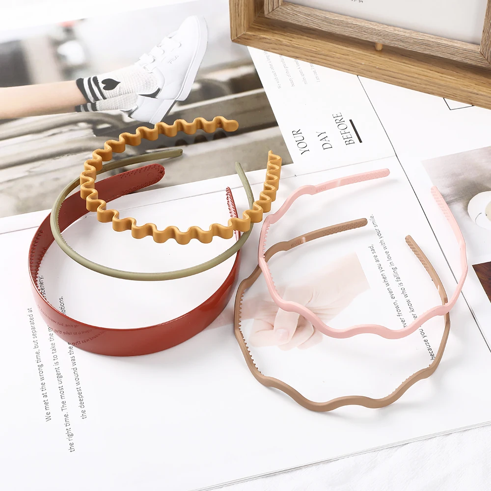 AWAYTR New Solid Color Non-Slip Frosted Fine-Tooth Hair Hoop Women's Simple Hair Accessories Wide-Brim Wavy Scrunchies Cute
AWAYTR New Solid Color Non-Slip Frosted Fine-Tooth Hair Hoop Women's Simple Hair Accessories Wide-Brim Wavy Scrunchies Cute