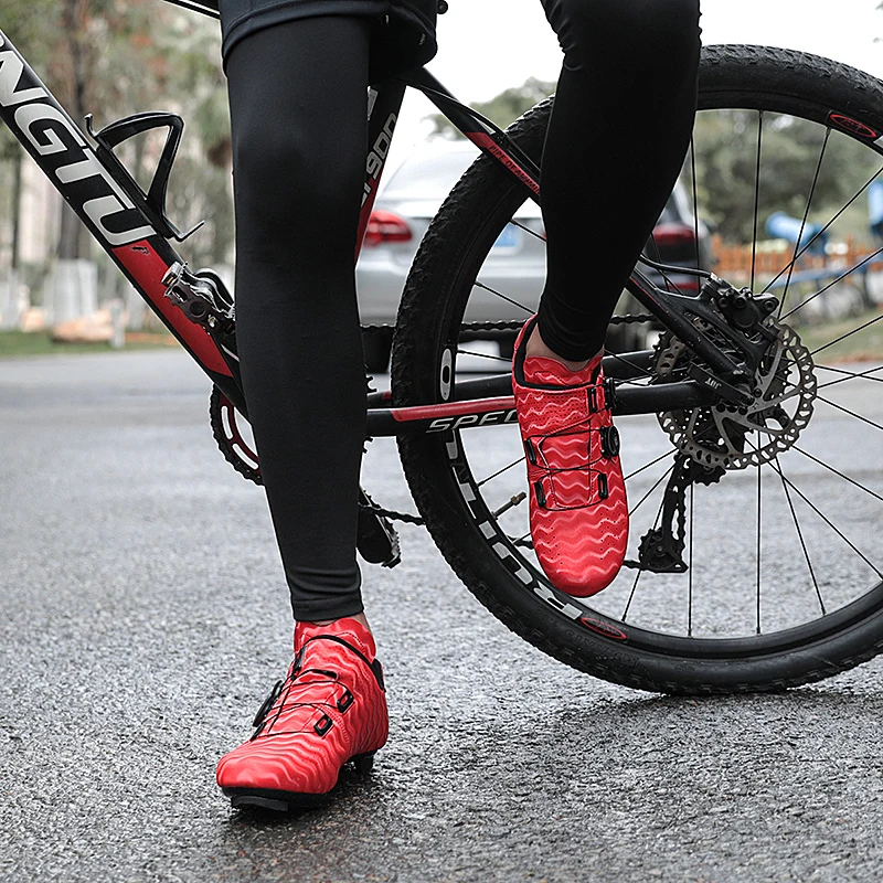 The latest wave type mountain zone lock non-slip bicycle shoes, road bicycle shoes with lock, non-lock rubber sole bicycle shoes
The latest wave type mountain zone lock non-slip bicycle shoes, road bicycle shoes with lock, non-lock rubber sole bicycle shoes