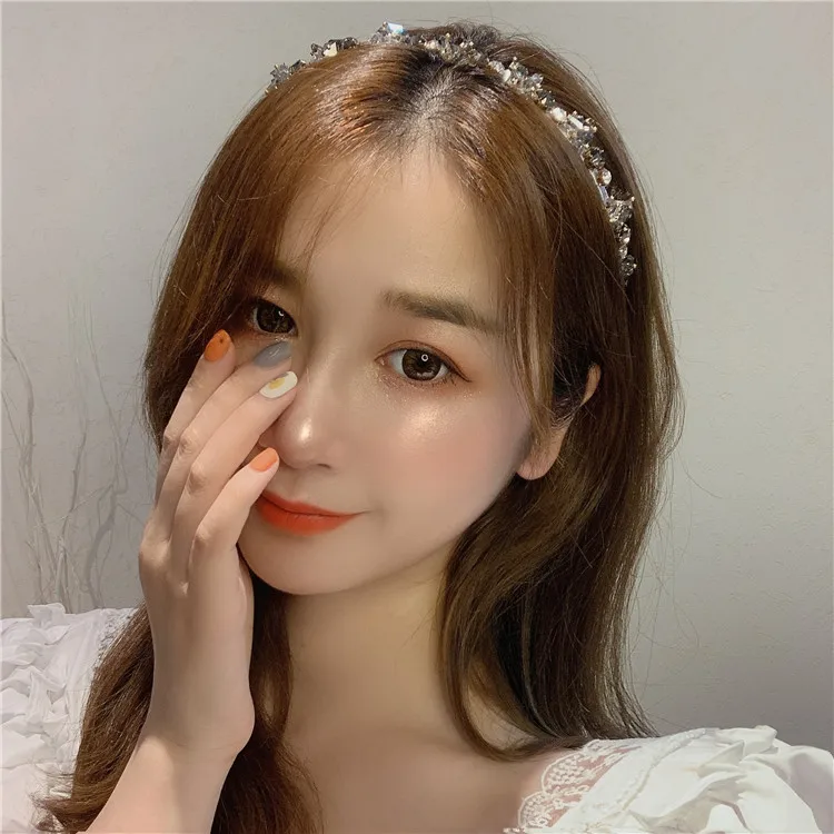 Crystal Diamond Headband Simple and Elegant Headband Banquet Hair Clamp Fashionable and versatile Tide Pressure Headpiece
Crystal Diamond Headband Simple and Elegant Headband Banquet Hair Clamp Fashionable and versatile Tide Pressure Headpiece