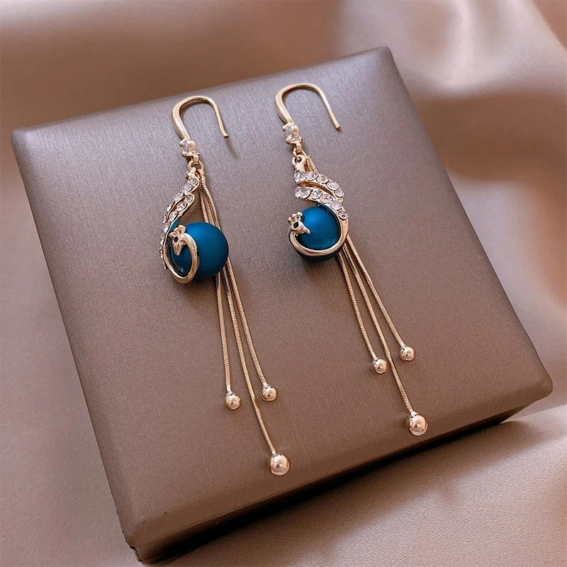 2021 New Fashion Red Pearl Dangle Earrings for Women Blue Peacock Pearl Tassel Female Earring 2021 Christmas Gift Party Jewelry
2021 New Fashion Red Pearl Dangle Earrings for Women Blue Peacock Pearl Tassel Female Earring 2021 Christmas Gift Party Jewelry