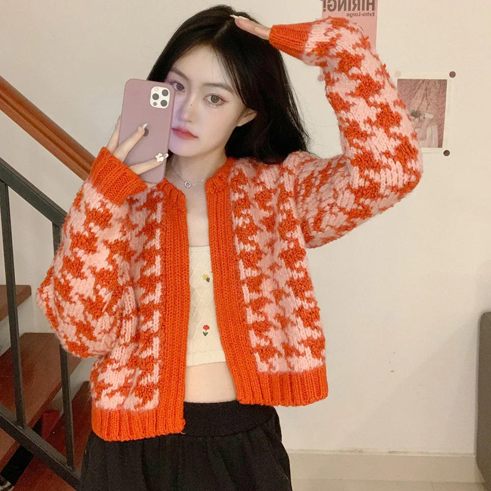 KRSB Autumn Winter Women's Red Houndstooth Round Neck Single-Breasted Loose Sweater Cardigan Long-Sleeved Sweater Za Retro Style
KRSB Autumn Winter Women's Red Houndstooth Round Neck Single-Breasted Loose Sweater Cardigan Long-Sleeved Sweater Za Retro Style