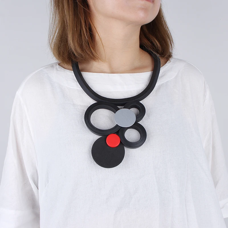 YD&YDBZ Round Wooden Pendant Necklace Women Luxurious Big Round Metal Jewelry Chains Around The Neck Vintage Sweater Chain Match
YD&YDBZ Round Wooden Pendant Necklace Women Luxurious Big Round Metal Jewelry Chains Around The Neck Vintage Sweater Chain Match