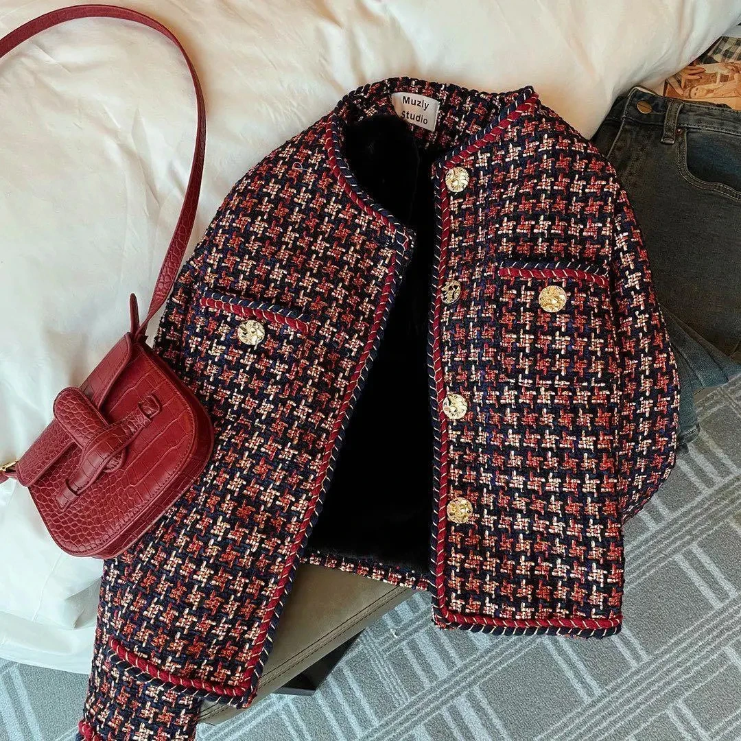 Vintage Plaid Tweed Jacket Women Fall Winter Velvet Lined Small Fragrance Elegant Button Short Coat High Quality Luxury Outwear
Vintage Plaid Tweed Jacket Women Fall Winter Velvet Lined Small Fragrance Elegant Button Short Coat High Quality Luxury Outwear