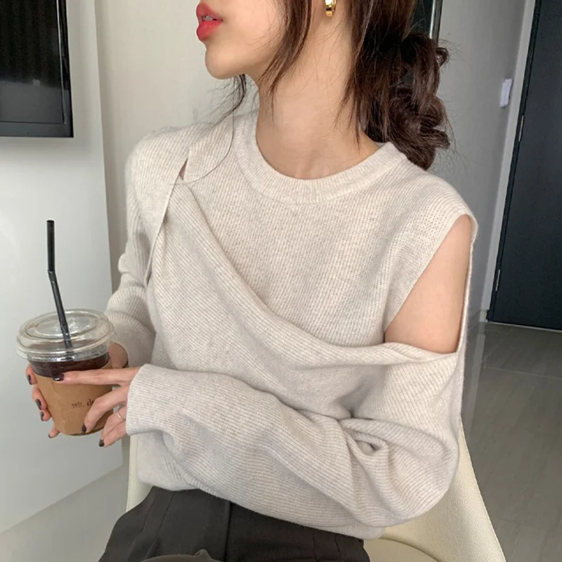Korean Knitted Pullover Autumn Versatile Round Neck Pullover Leaky Shoulder Careful Splicing Fake Two-piece Long Sleeved
Korean Knitted Pullover Autumn Versatile Round Neck Pullover Leaky Shoulder Careful Splicing Fake Two-piece Long Sleeved