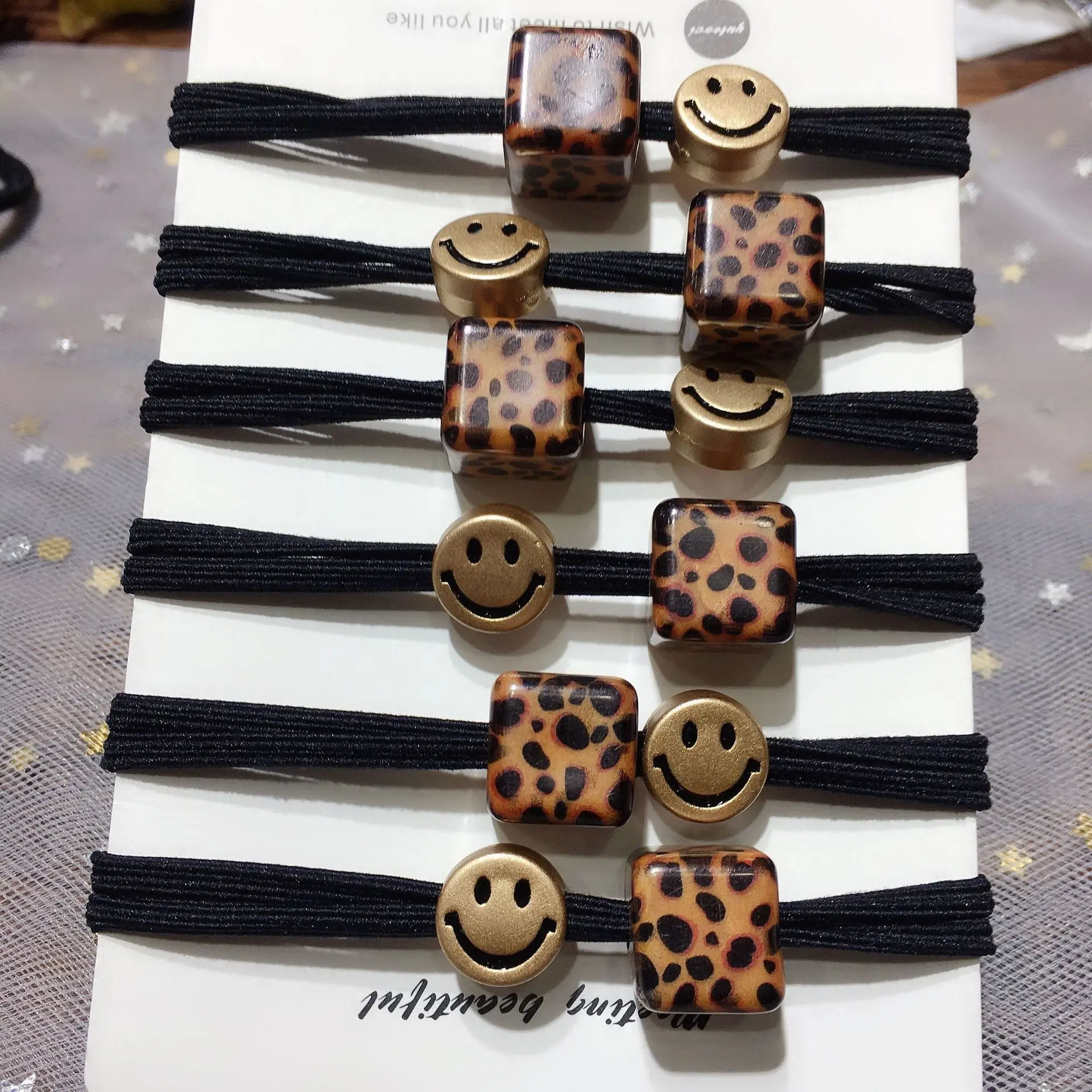 Cute Korean Style Head Rope Square Leopard Smiley Face Rubber Band Simple Knotted Hair Tie Girl Hair Accessories
Cute Korean Style Head Rope Square Leopard Smiley Face Rubber Band Simple Knotted Hair Tie Girl Hair Accessories