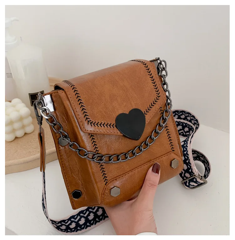 2020 Women Messenger Bag Wide Shoulder Strap Chain Design Fashion Shoulder Square Flap Bag Crossbody Bags for Women Heart
2020 Women Messenger Bag Wide Shoulder Strap Chain Design Fashion Shoulder Square Flap Bag Crossbody Bags for Women Heart