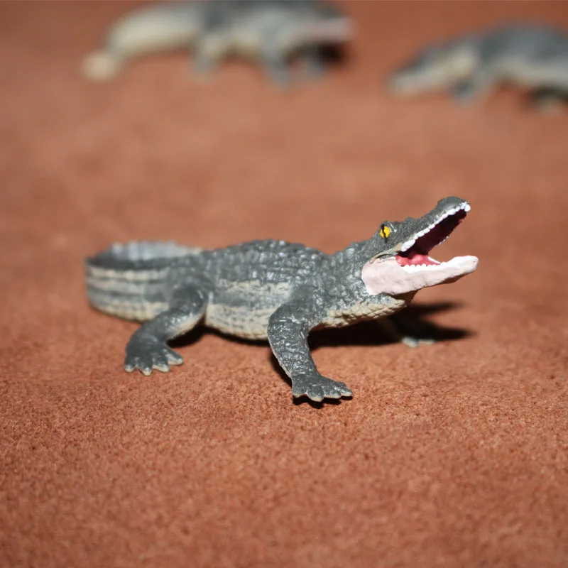 

Miniatures Wild Crawl Animal Crocodile Model Figurine Carry Baby Alligator Curved Gavial Scene Decor Action Figure Children Toys