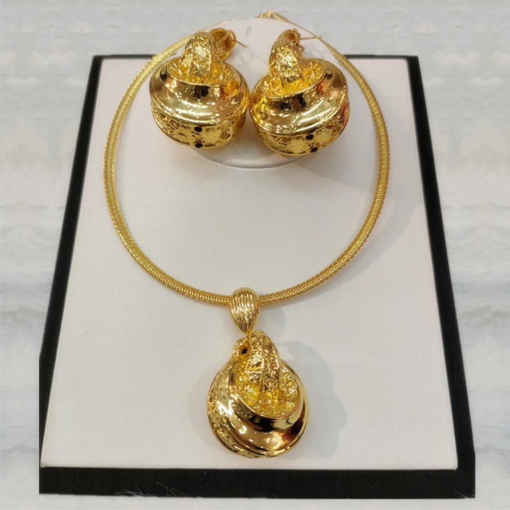 2021 African Jewelry Sets for Women Gold Plated Pendant Necklace and Earrings for Weddings Bridal Dubai Nigeria Jewellery Set
2021 African Jewelry Sets for Women Gold Plated Pendant Necklace and Earrings for Weddings Bridal Dubai Nigeria Jewellery Set