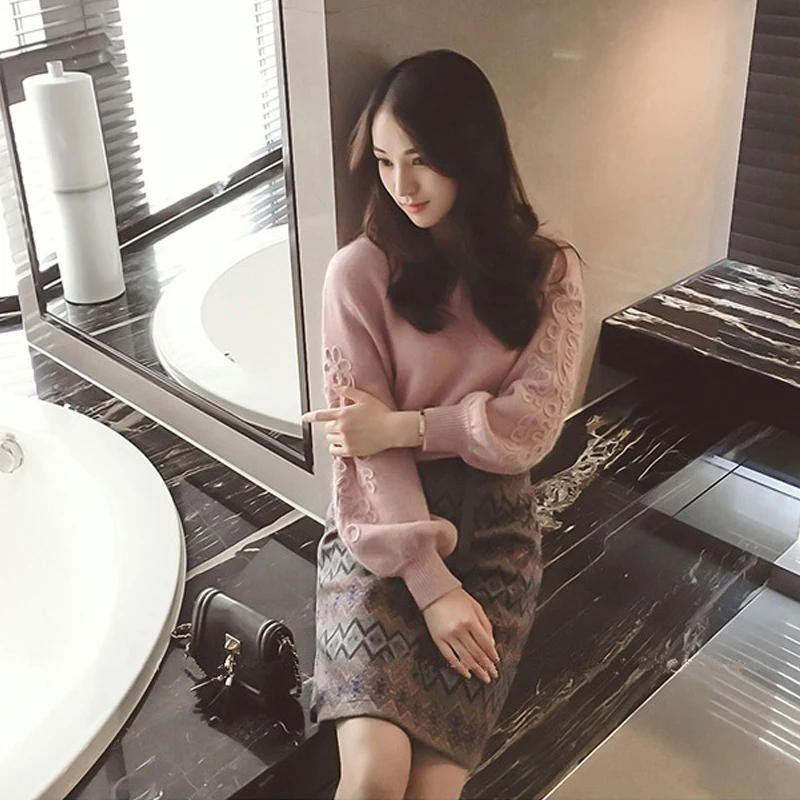 Korean Women Autumn winter two piece set embroidery Long sleeve knitting sweater top + Tweed Geometric print Mini Skirt suit
Korean Women Autumn winter two piece set embroidery Long sleeve knitting sweater top + Tweed Geometric print Mini Skirt suit