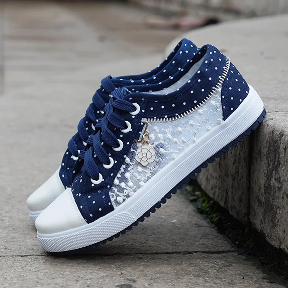 South Korean version of new women's hollow out denim summer flat bottom casual shoes
South Korean version of new women's hollow out denim summer flat bottom casual shoes