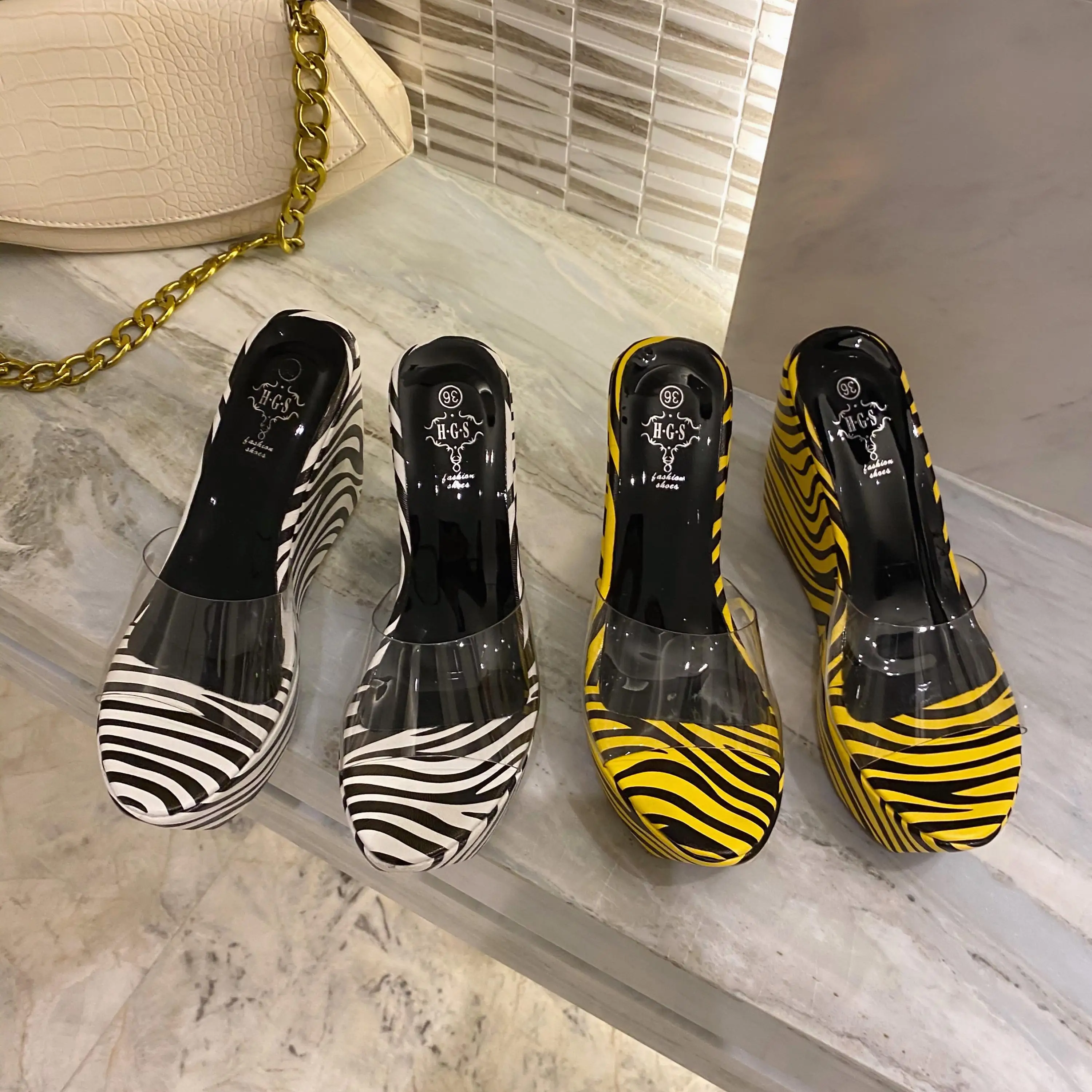 Wedges Heel Transparent Slippers Women's Summer New High Heels Zebra Crystal Sandals Beach Shoes
Wedges Heel Transparent Slippers Women's Summer New High Heels Zebra Crystal Sandals Beach Shoes