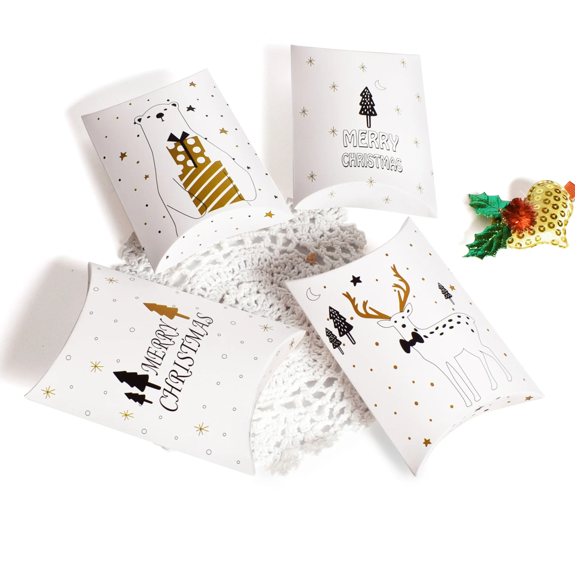 30pcs/lot white Christmas themed candy pillow box in stock wholesale Christmas packaging gift folding box bags for packaging
30pcs/lot white Christmas themed candy pillow box in stock wholesale Christmas packaging gift folding box bags for packaging