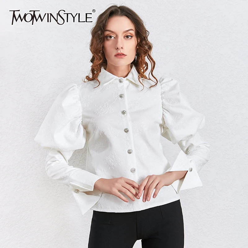 TWOTWINSTYLE вышивка Цветочная рубашка, топы для женщин с буффами на рукавах одежда с длинным рукавом для женщин блузка модная одежда в Корейском ...
TWOTWINSTYLE вышивка Цветочная рубашка, топы для женщин с буффами на рукавах одежда с длинным рукавом для женщин блузка модная одежда в Корейском ...