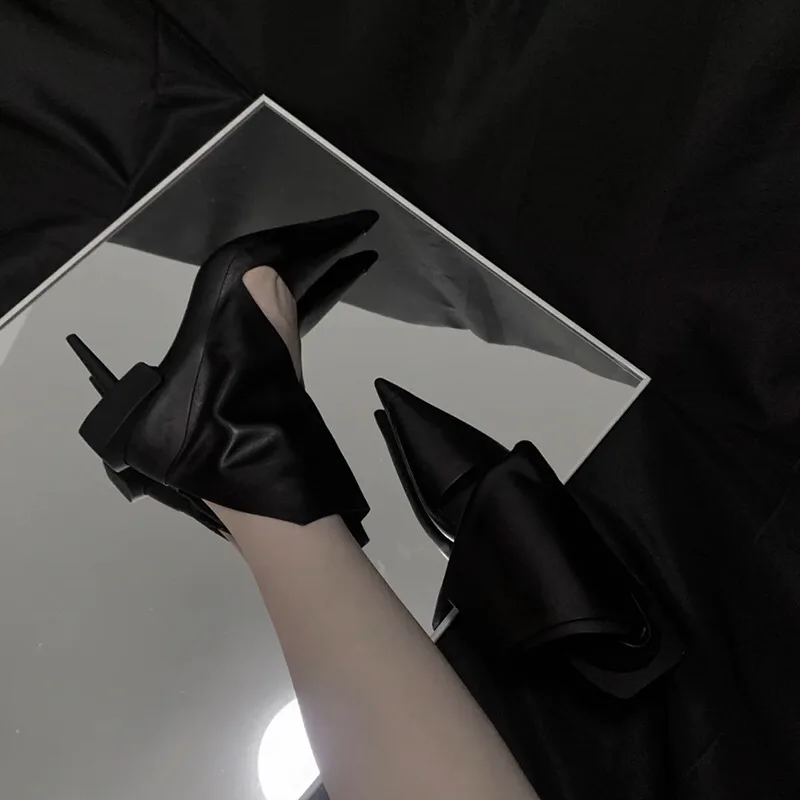Dark Black Retro Fashion Slip-On Spring New Women Pumps 2021 Pointy Toe Party Wedding Shoes Solid Design Ladies High Spike Heels
Dark Black Retro Fashion Slip-On Spring New Women Pumps 2021 Pointy Toe Party Wedding Shoes Solid Design Ladies High Spike Heels