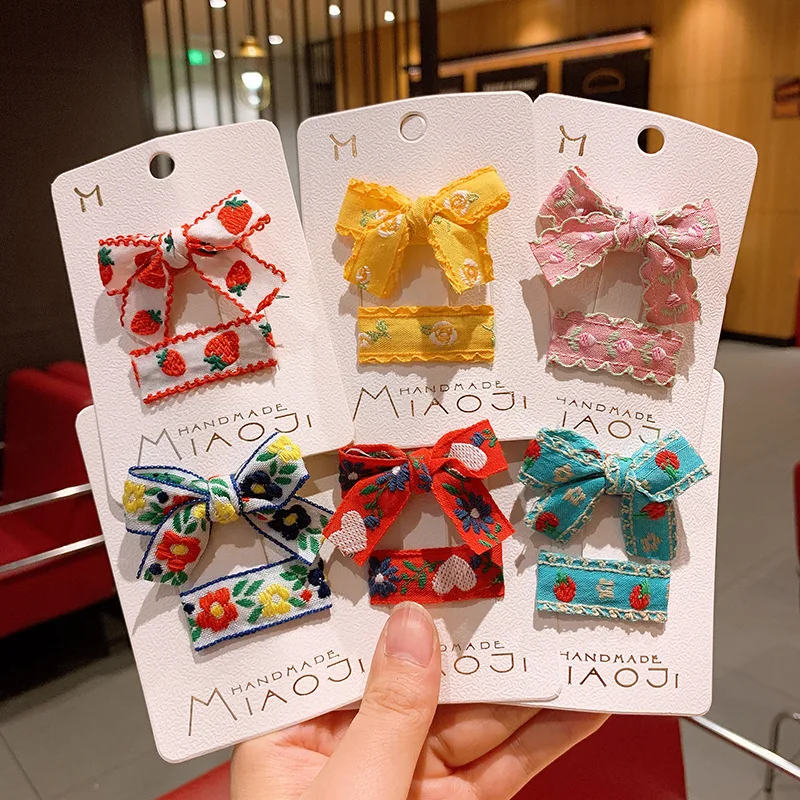 2PCS/Set Pricess Bowknot Baby Girl Hair Clips Cute Embroidered Strawberry Infant Toddler Hairpin Barrettes Baby Hair Accessories
2PCS/Set Pricess Bowknot Baby Girl Hair Clips Cute Embroidered Strawberry Infant Toddler Hairpin Barrettes Baby Hair Accessories