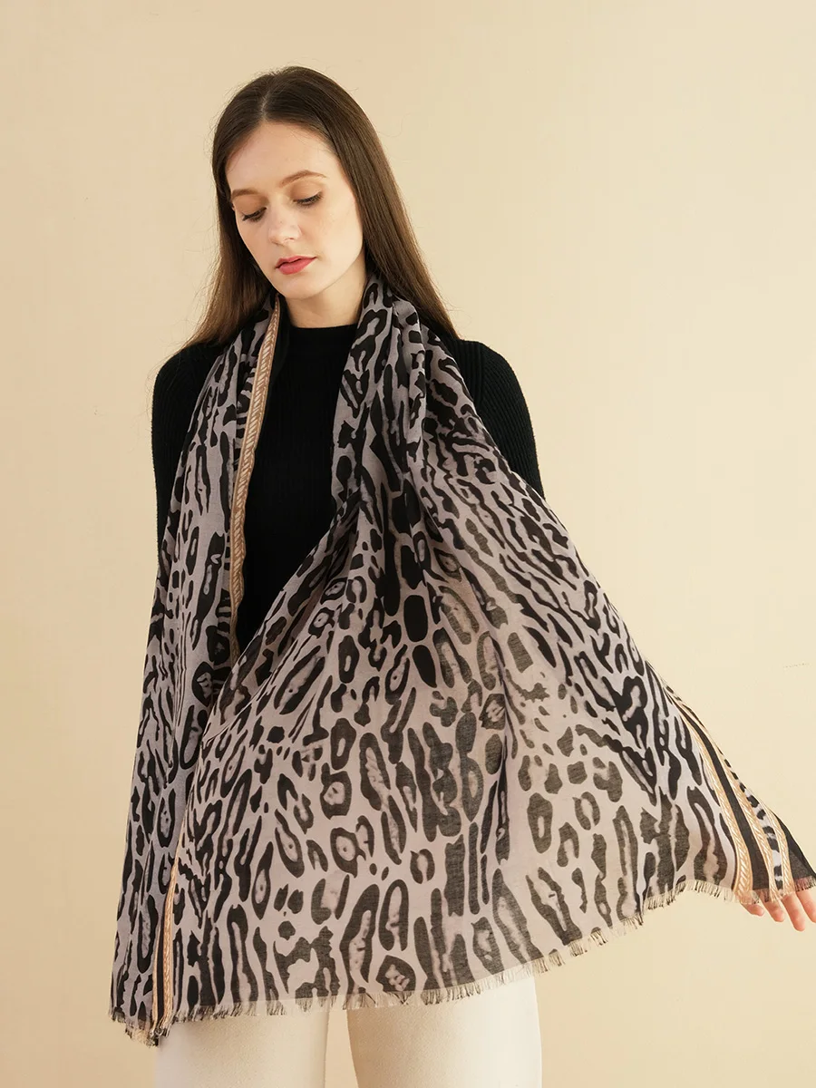 2021Hot Cotton Scarf Women Zebra Pattern New Polyester Viscose Ladies Scarves High Quality Soft Fashion Summer Shawls Femal
2021Hot Cotton Scarf Women Zebra Pattern New Polyester Viscose Ladies Scarves High Quality Soft Fashion Summer Shawls Femal