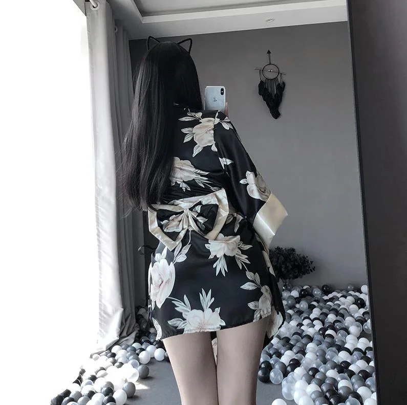 High-end Sexy Lingerie Peacock Embroidered Hollow Carved Lace Underwear Cosplay Lingerie Set Chinese Retro Cheongsam Maid Outfit 
High-end Sexy Lingerie Peacock Embroidered Hollow Carved Lace Underwear Cosplay Lingerie Set Chinese Retro Cheongsam Maid Outfit