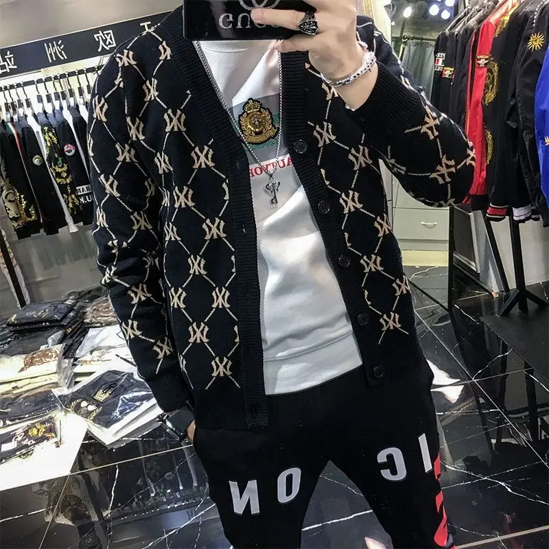 2021 slim knit sweater coat men's personality Korean youth spirit guy long sleeve cardigan
2021 slim knit sweater coat men's personality Korean youth spirit guy long sleeve cardigan