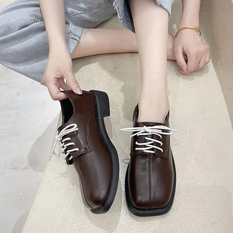 Small leather shoes women's autumn 2021 new lace-up square head thick heel anti-slip fashion Joker British style women's shoes
Small leather shoes women's autumn 2021 new lace-up square head thick heel anti-slip fashion Joker British style women's shoes