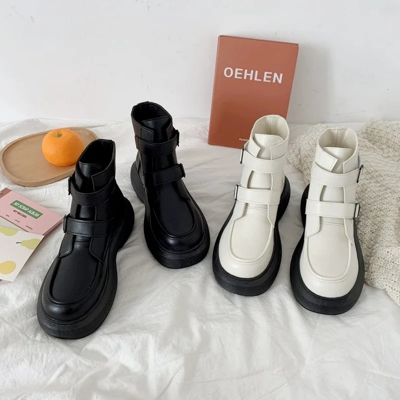 Новинка осени 2021, ботинки мартинсы на толстой подошве, Женская милая обувь с круглым носком, белые короткие ботинки, ботинки на липучке, женс...
Новинка осени 2021, ботинки мартинсы на толстой подошве, Женская милая обувь с круглым носком, белые короткие ботинки, ботинки на липучке, женс...