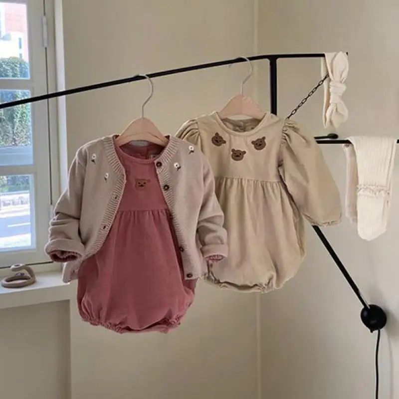 2021 New Baby Bodysuits Cute Little Bear Embroidery Long Sleeve Baby Girls Bodysuit Loose Kids Boys Jumpsuit Spring Clothes
2021 New Baby Bodysuits Cute Little Bear Embroidery Long Sleeve Baby Girls Bodysuit Loose Kids Boys Jumpsuit Spring Clothes