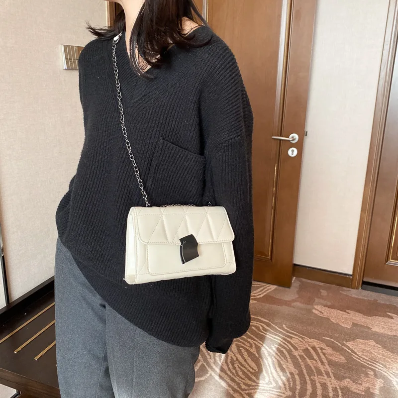

2021new women casual messenger bagMetal chain embroidery thread rhombus solid color shoulder bag